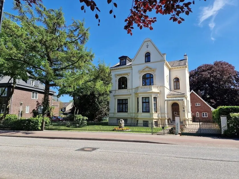 Apartment in charming turn-of-the-century old town villa - Image 1