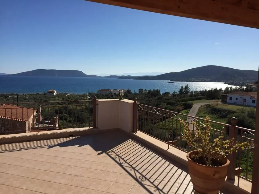 Immaculate 3-Bed House in Ermioni - Image 1