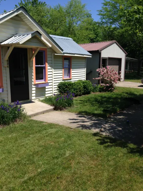 Saugatuck/Douglas Cozy Cottage Walking Distance To Town, 1 Mile To Lake Michigan - Image 1