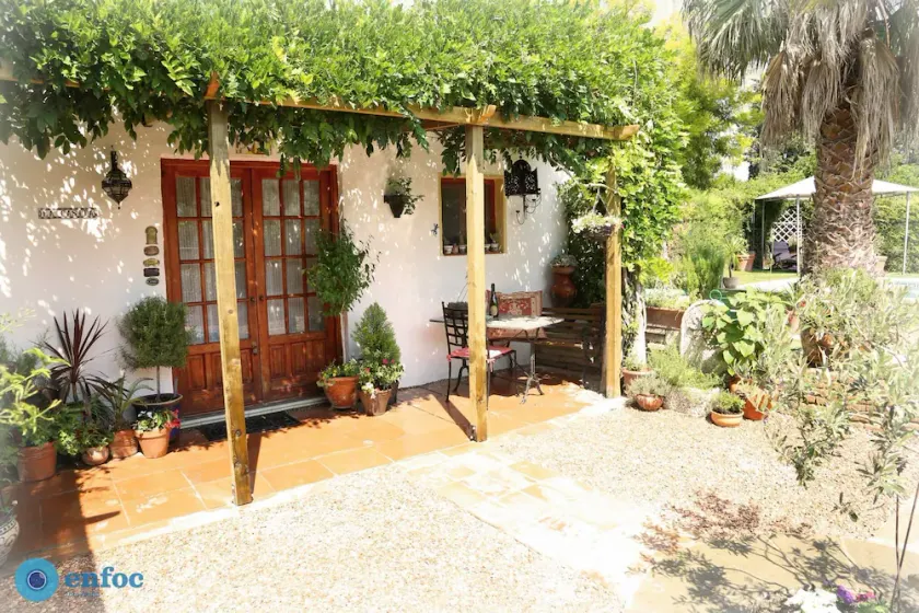 Vacaciones en el río Ebro Casa B & B con piscina privada cerca de Tortosa. - Image 1