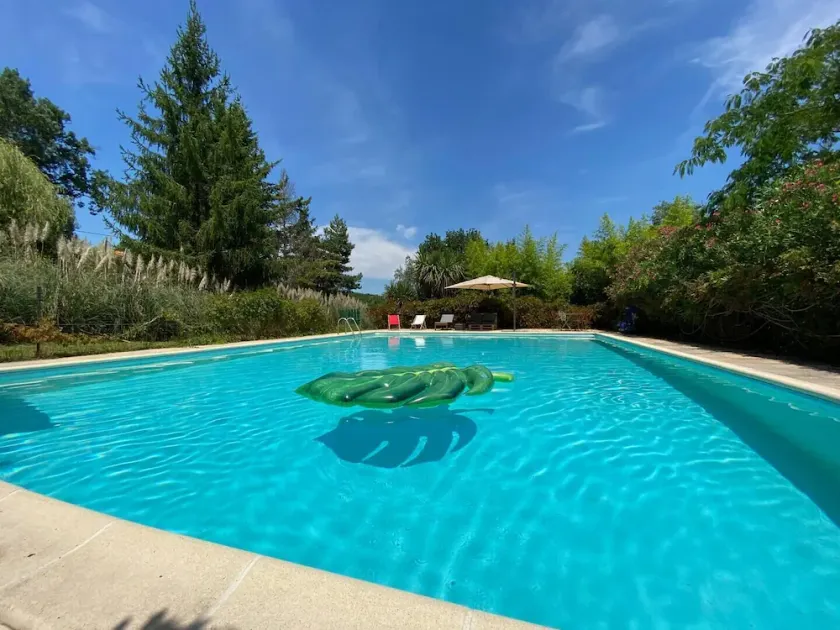 Villa de Bien-être Unique avec Sauna et Piscine - Image 1