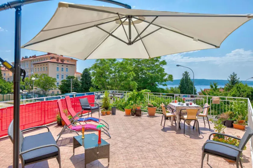 Holiday apartment with terrace and sea view - Image 1