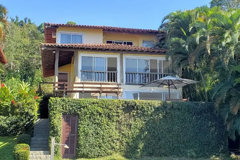 House with private beach - Image 1