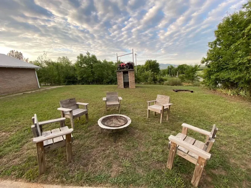 Spacious Lodge close to the Belle Starr Multi Use Trail System in the Ouachita’s - Image 1