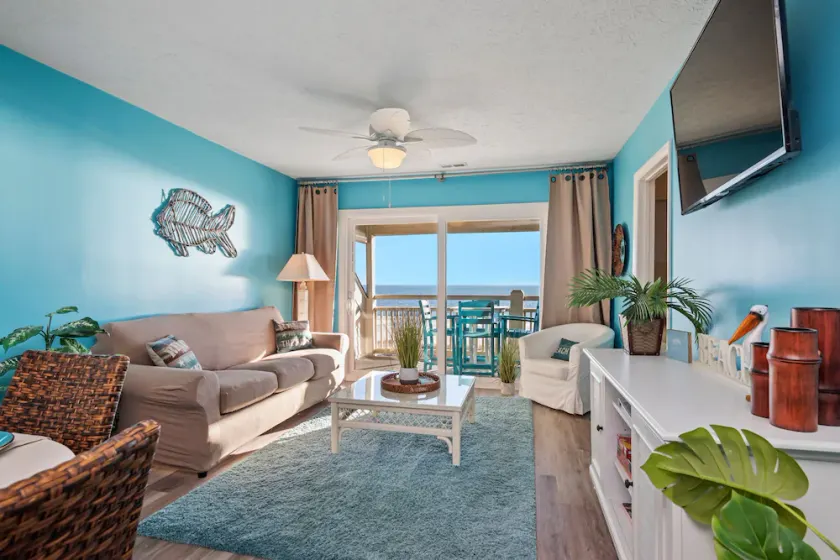 Changing Tides: Tastefully Decorated Condo with Community Pool and Easy Beach Ac - Image 1