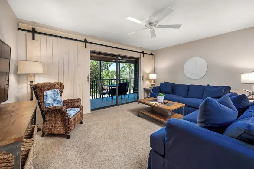 # 232 Sanibel Moorings Courtyard View - Image 1