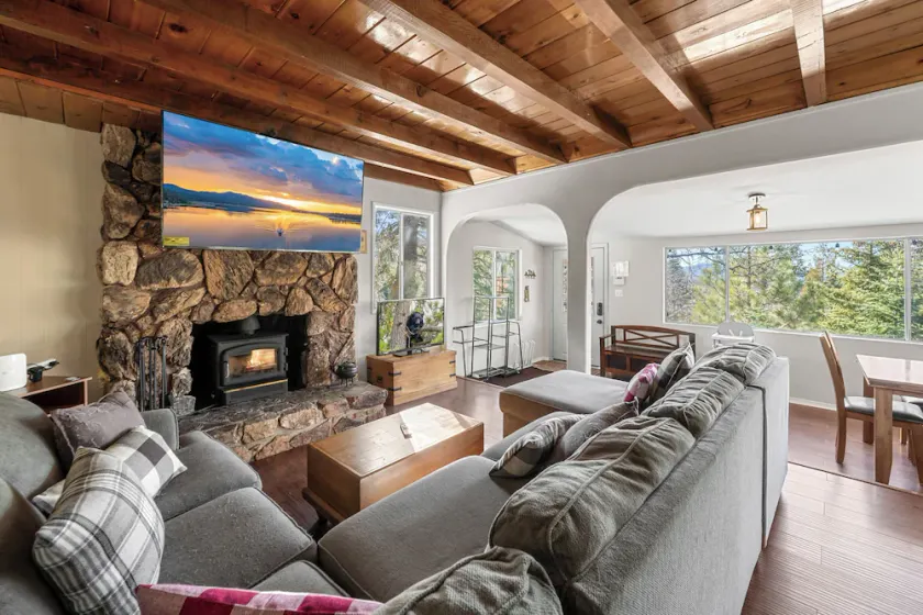Honey Bear Cabin - Image 1