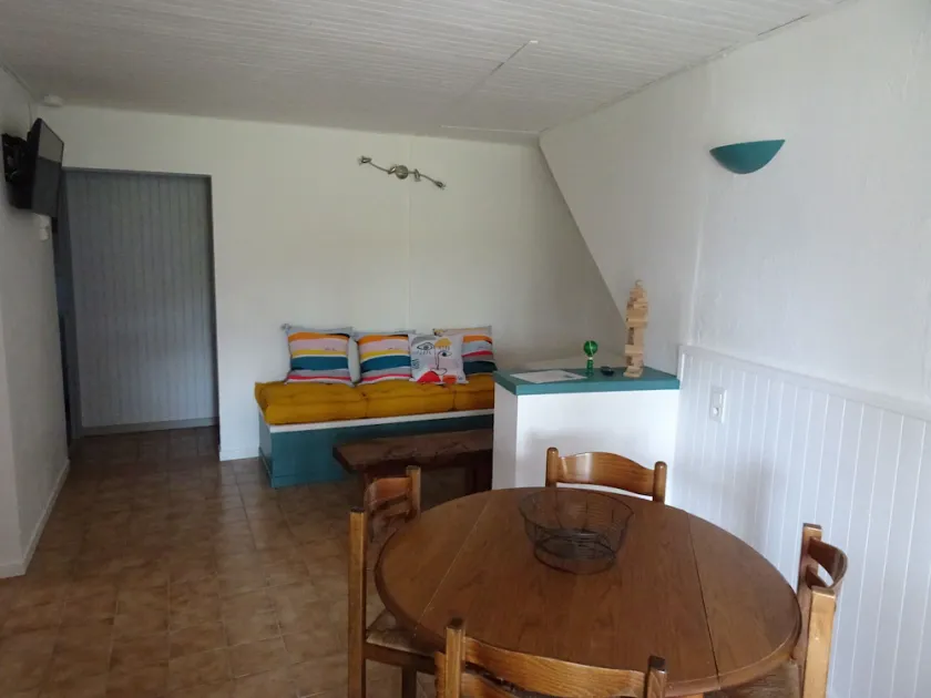 4/5 person south-facing gite with covered terrace & swimming pool - Image 1