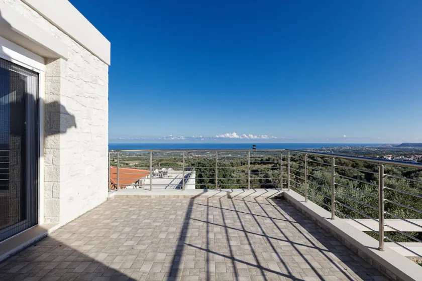Comfortable villa with pool - Image 1