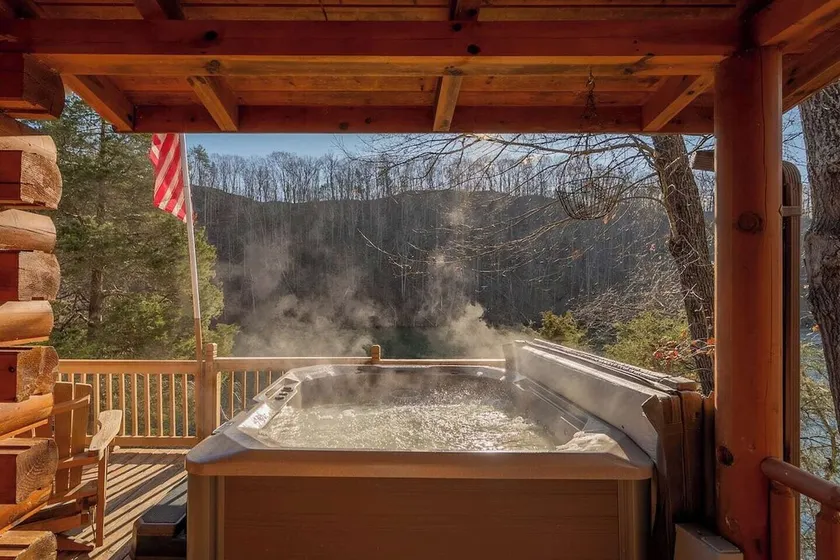 Spacious Waterfront Cabin on Claytor Lake - Image 1