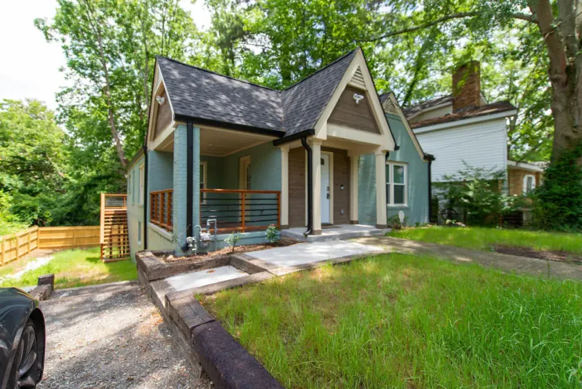NEW Renovated Home Mile from Mercedes Benz - Image 1