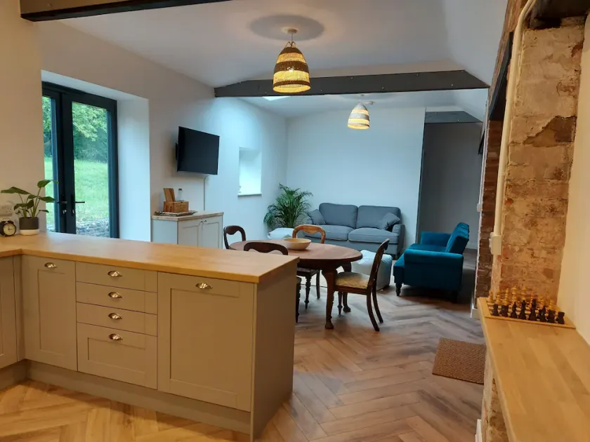 Manor Farm Barn - Spacious and Stylish Conversion - Image 1