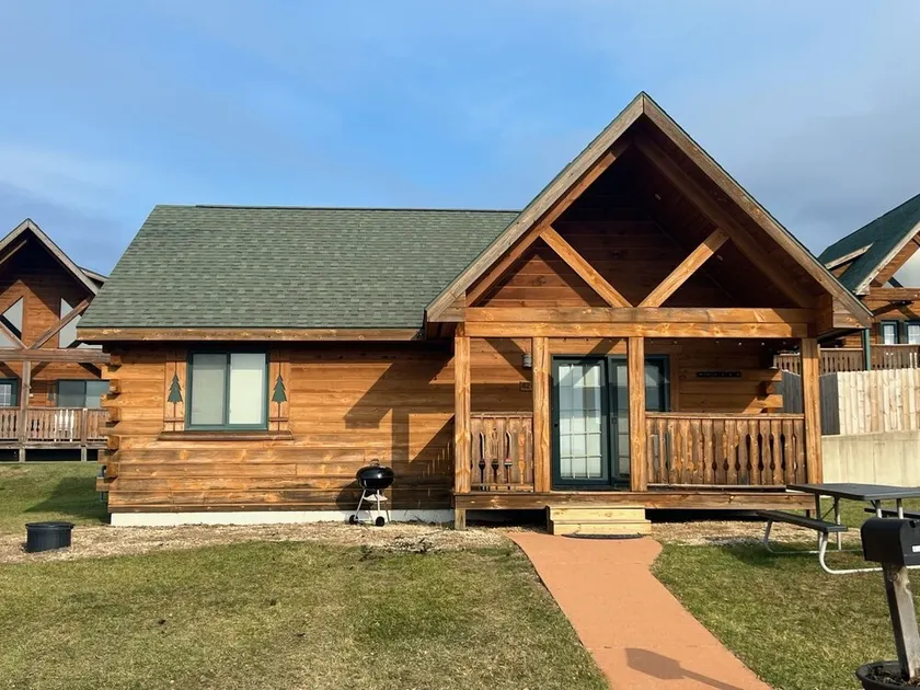 Cozy 2 Bed 2 Bath Cabin located next to Three Bears Resort in Warrens Wisconsin - Image 1