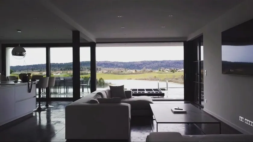 Modern apartment with lake view - Image 1