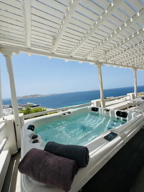 Seaview & Jacuzzi Villa Sea View - Image 1
