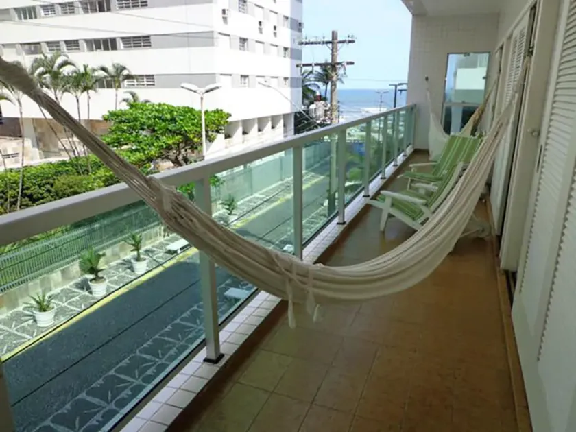 Apartment with balcony and sea view - Image 1