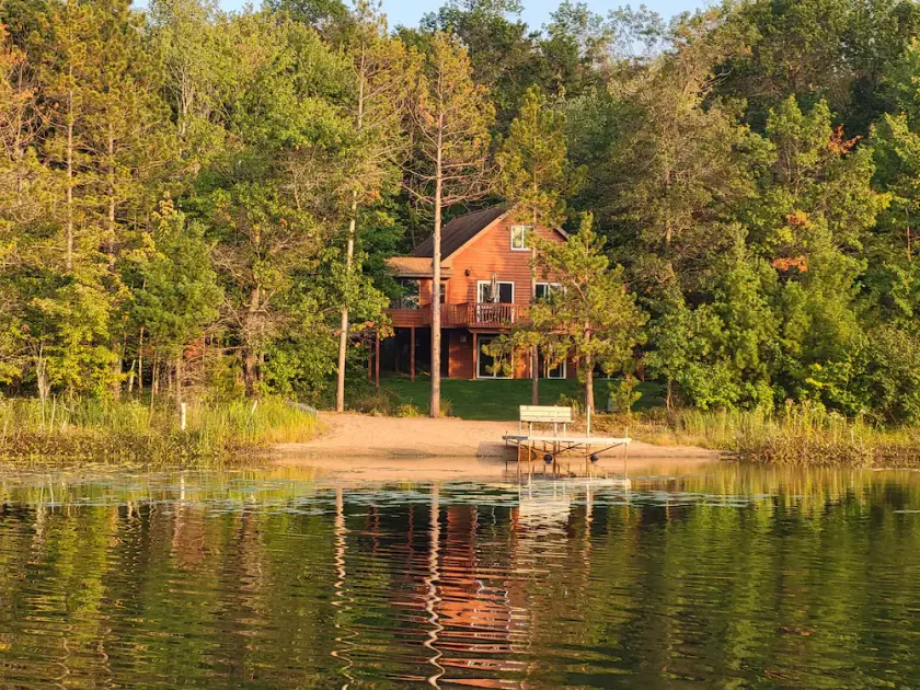 Private Point Lake Chalet. - Image 1