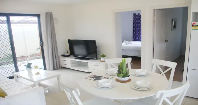 Casa de vacaciones de 3 dormitorios cerca del aeropuerto de Sydney - Image 1