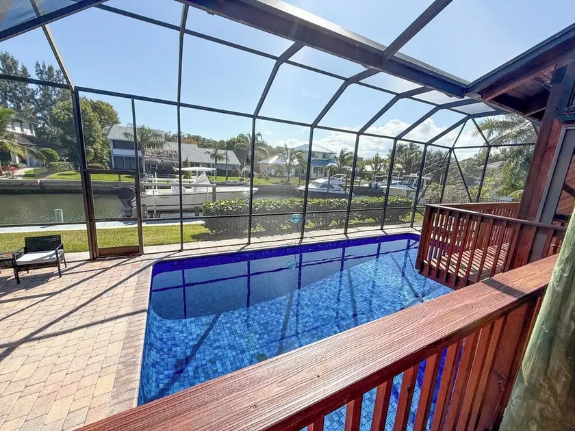 Waterfront with boat dockage and pool - Bring your boat/fish off the dock! - Image 1