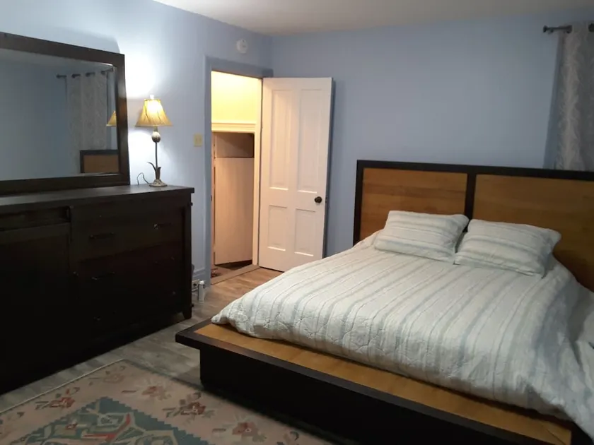 Cozy escape close to downtown, stadiums & parks - Image 1