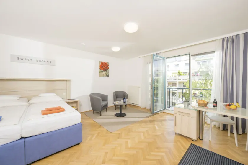 acogedor apartamento con balcón en una zona tranquila - Image 1