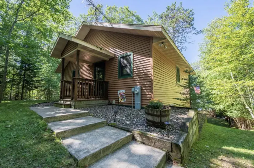 Peaceful lakefront Cabin with High Speed Internet - Image 1