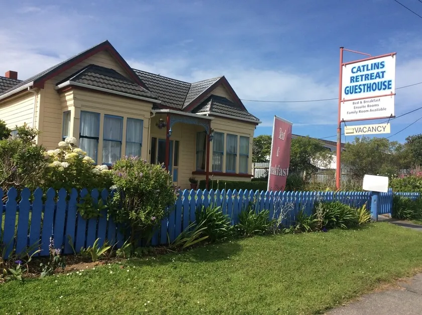 Relax in style at the Catlins Retreat, historic villa in the heart of Owaka - Image 1