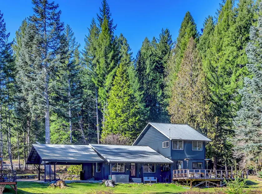 Waterfront Cabin at White Pass, Mt. Rainier - Image 1