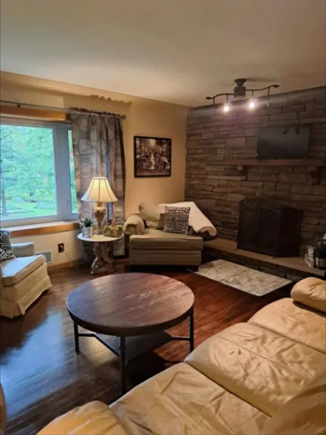 Cozy 5 bedroom home in Holly MI - Image 1