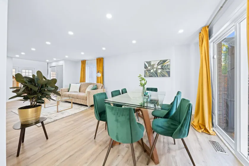 Peaceful - 4 bdrm home with fast WIFI free parking - Image 1