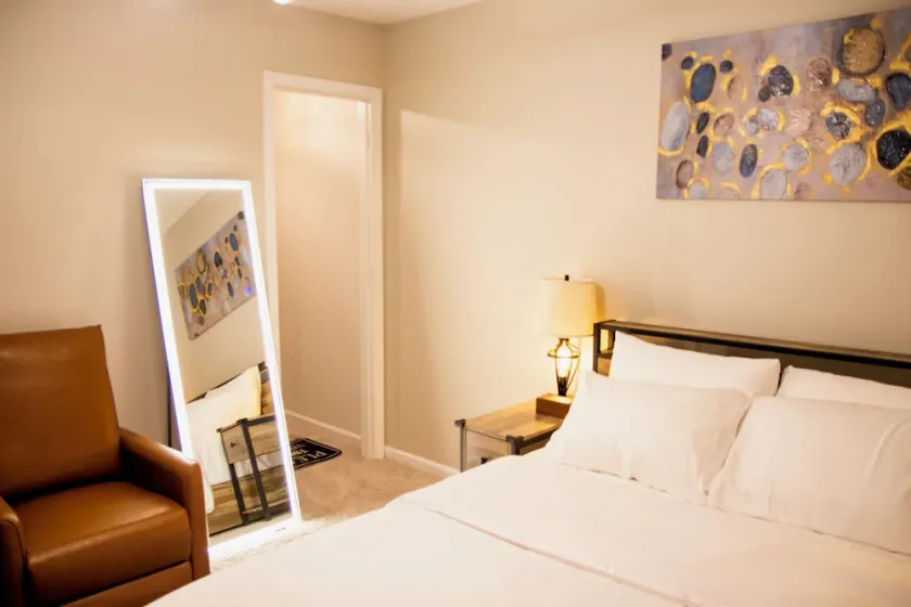 With Contactless Check-In, Premium Amenities & Dedicated Entrance & Bathroom - Image 1