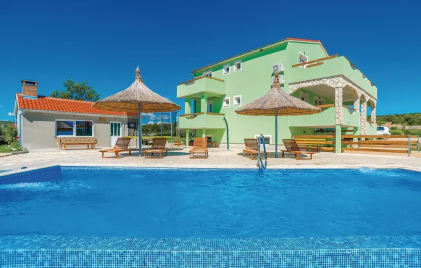 Stunning Home In Pakostane - Image 1