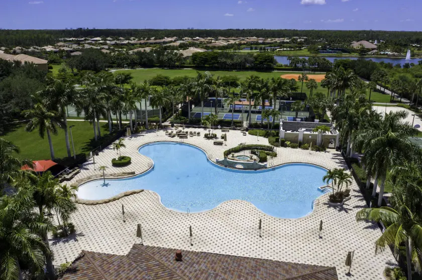 Bella Terra - Top floor condo with Lake Views! - Image 1