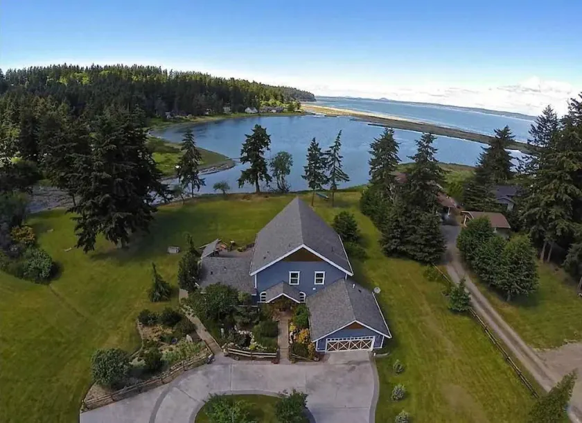 Luxury Lodge Style Custom Home on Private Oceanfront Lagoon Acreage. - Image 1