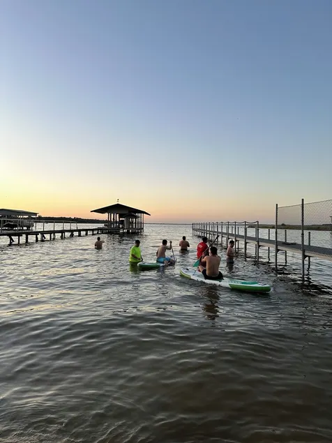 Fun Summer Lake House w/Firepit located in Ft Worth, Beds 18+, next to Marina - Image 1