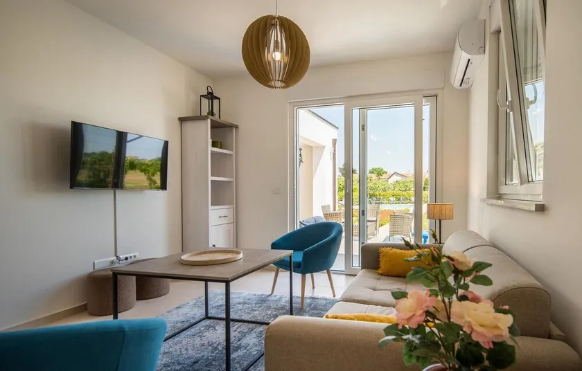 Beach front home in Fazana - Image 1