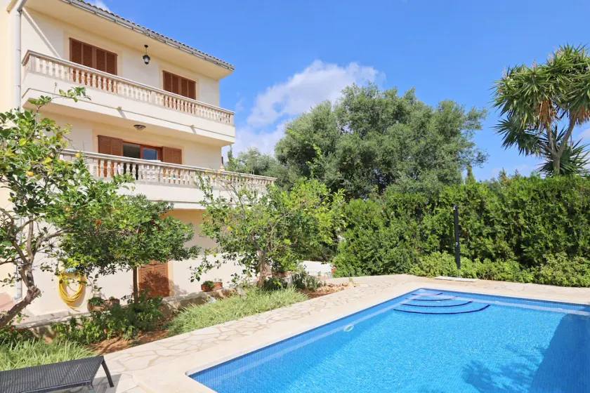 Stort hus, privat pool, rolig beliggenhed, terrasser, strand, internet, central - Image 1