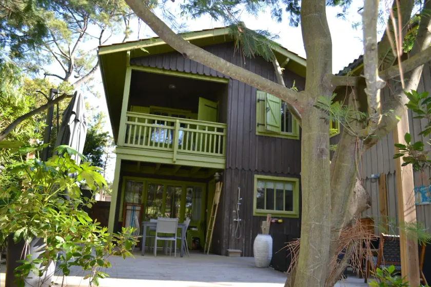 Maison style cabane en bois à 200 m de la plage - Image 1