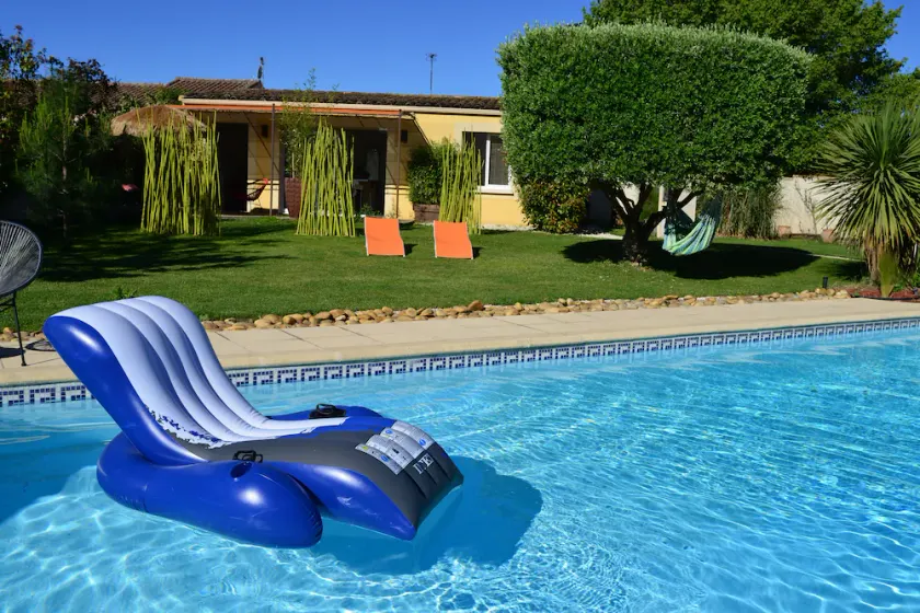 gite ZEN 2 personnes dans village pres de Nimes climatisation piscine jardin - Image 1