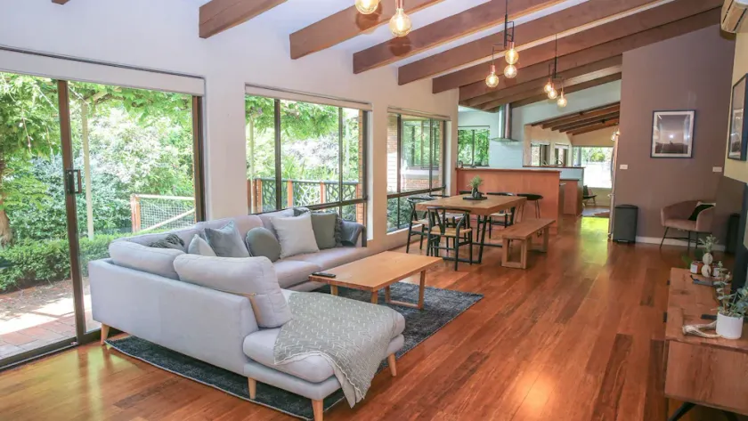 Haus on Houghs : Space and style in Bright - Image 1
