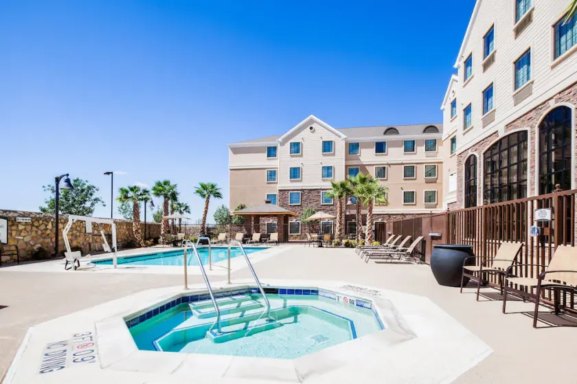 2 Bedrooms | Free Daily Breakfast, Outdoor Pool - Image 1