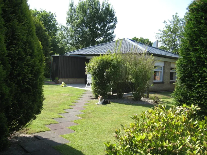 Belle bungalow avec grand jardin sur la plage et la ville - Image 1
