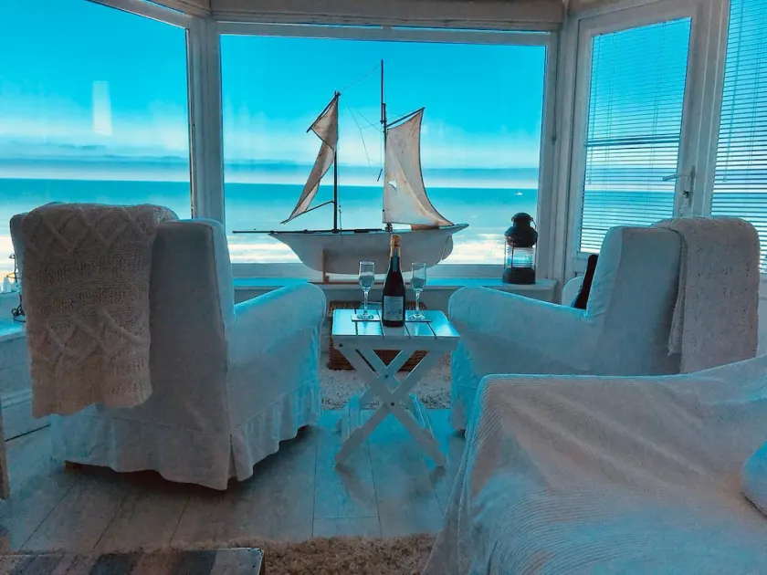Elegante apartamento en la casa de playa con fabulosas vistas al mar - Image 1