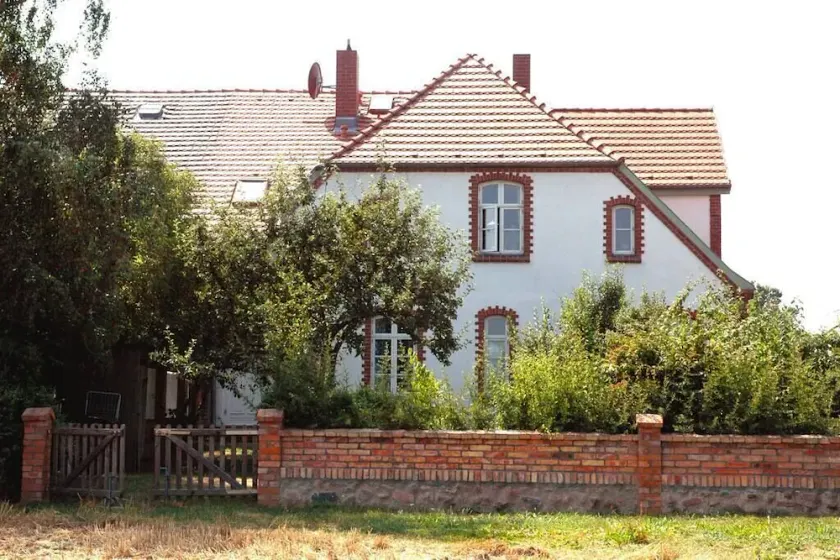 White Garden Living in the historic farmhouse - Image 1