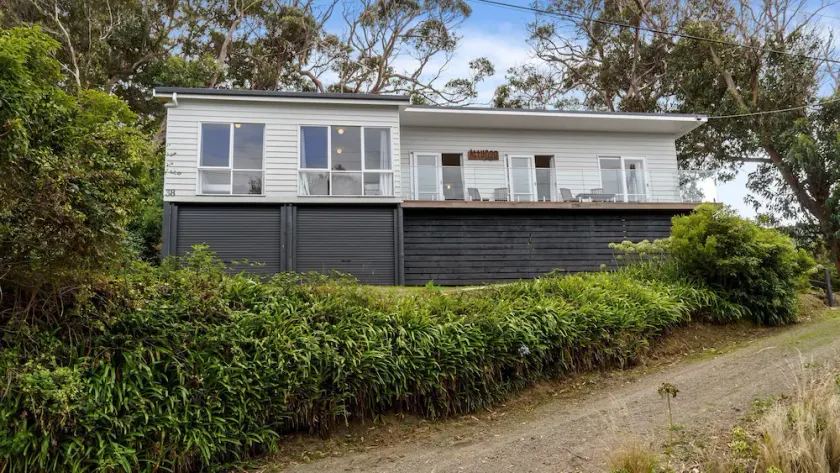 Attunga - Relaxed family beach home among the gum trees - Image 1