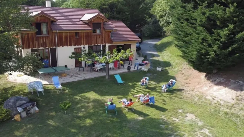 Sehr schönes Chalet am Rande des Sees von Serre Ponçon 10 Personen - Image 1