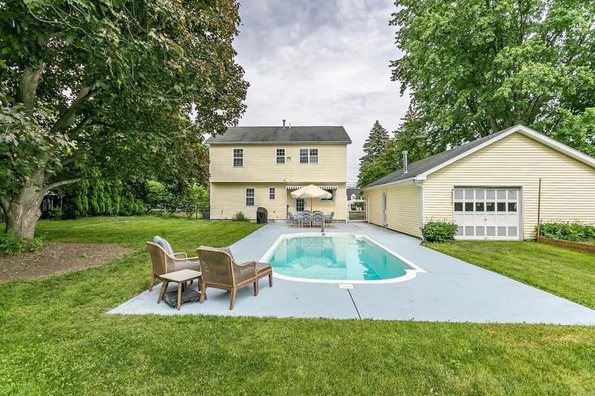 Quiet, country home near lake, town, restaurants, hiking, wine trails. - Image 1