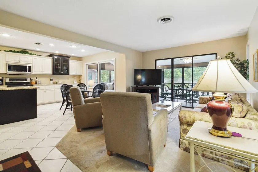 Welcome to Bigelow’s Water View Bungalow – Your Lake Retreat - Image 1