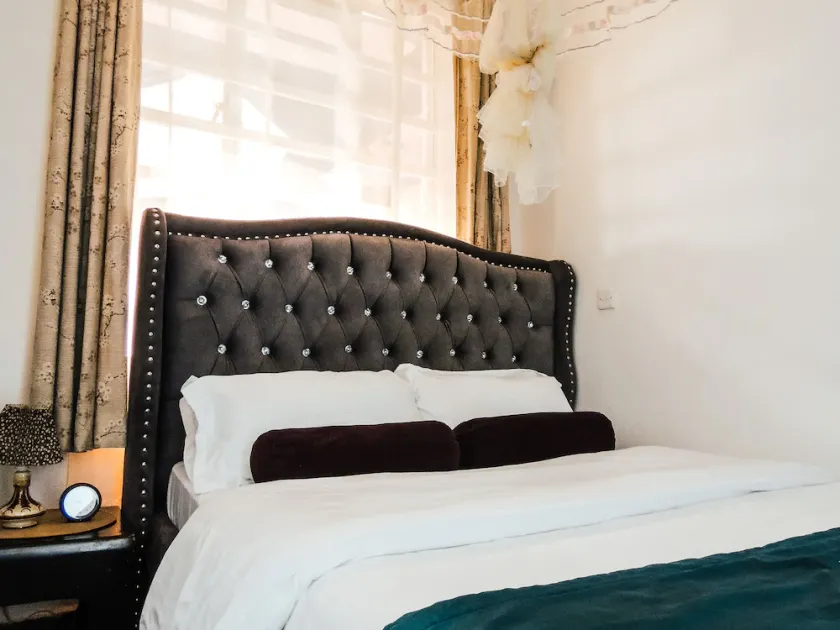 Experience Modern Comfort and Stunning Views - Image 1