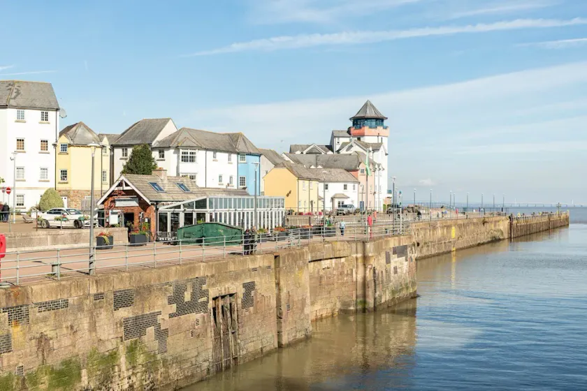Seaside 2-Bed with Private Parking, Portishead - Image 1